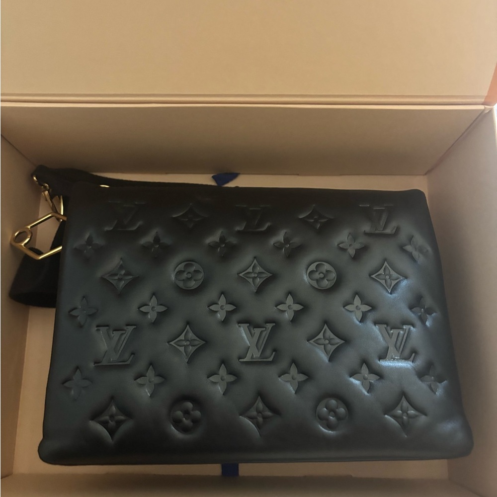 Louis Vuitton Black Belt Bag with Monogram Design - Picture 1 of 12